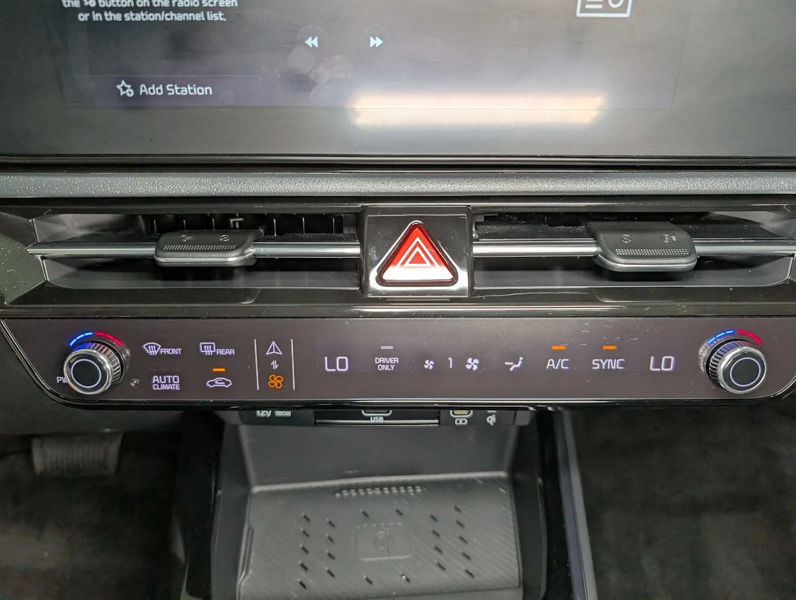 Used 2024 Snow White Pearl Kia EX image 31
