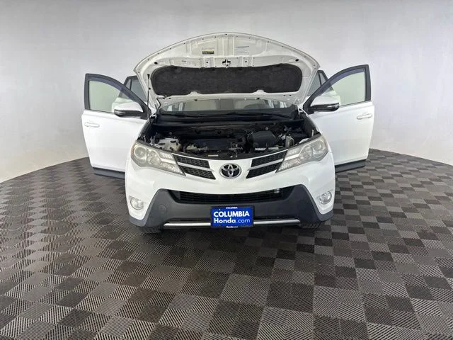 Used 2015 White Toyota XLE image 14
