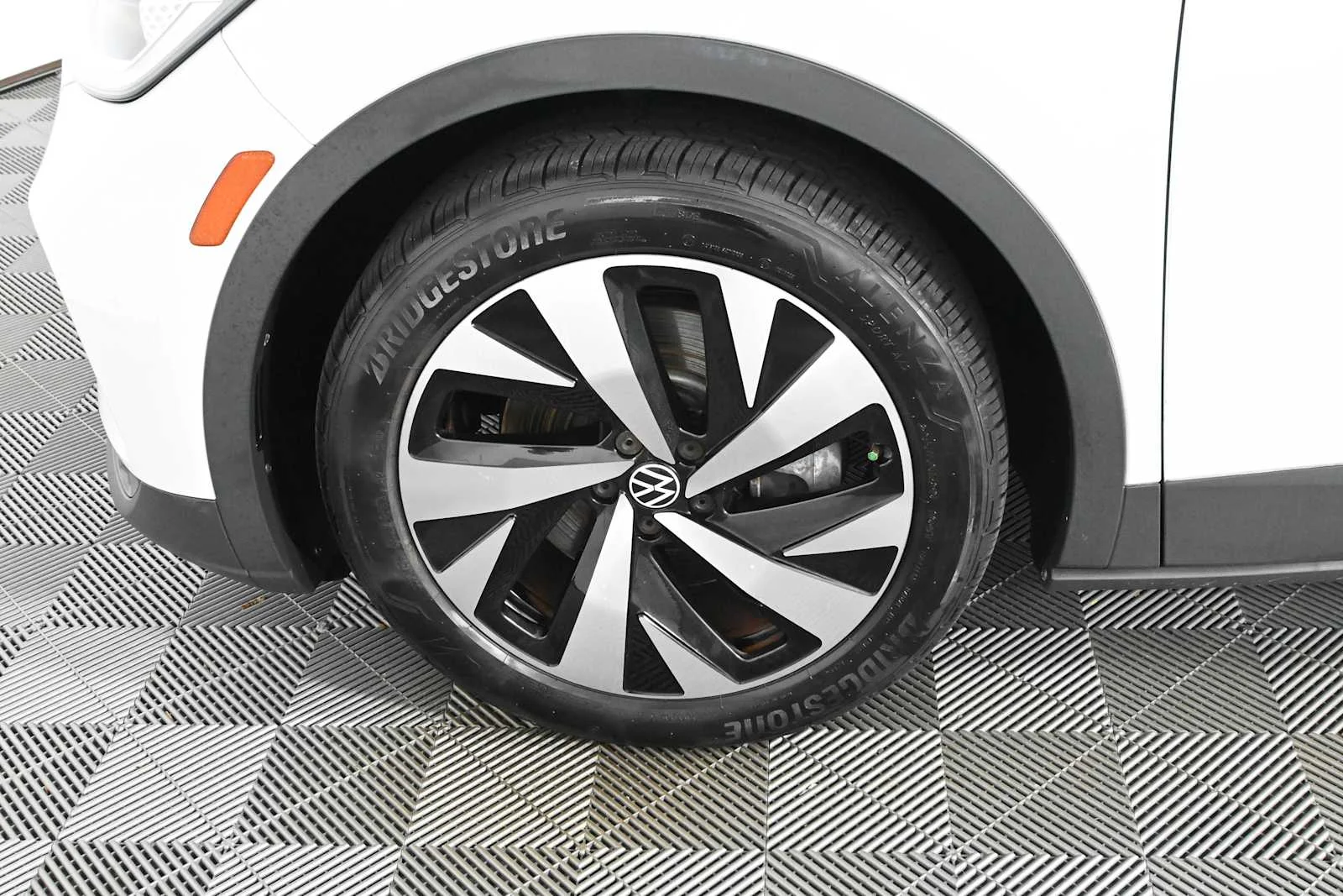 Certified Used 2021 Glacier White Metallic w/ Black Roof Volkswagen Pro S image 29