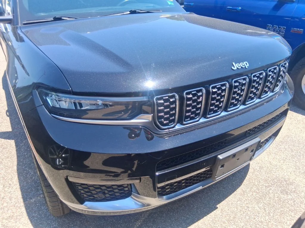 Used 2021 Black Jeep Summit image 9