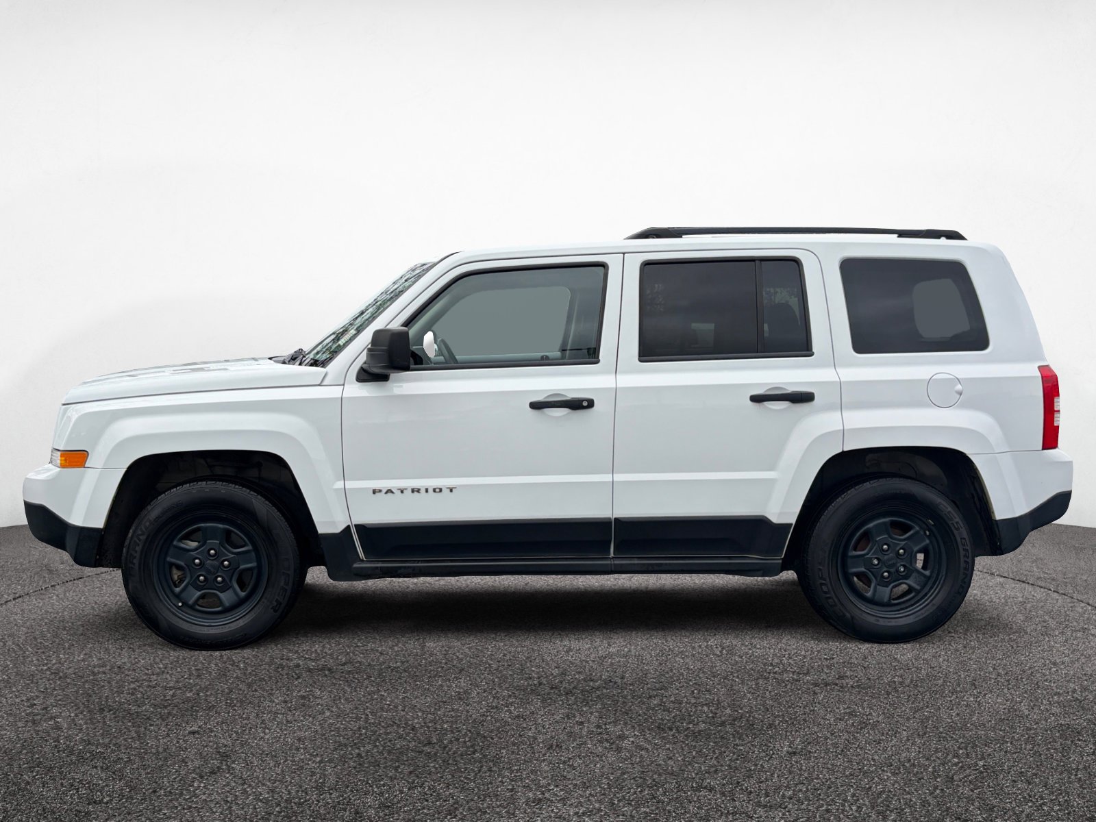 Used 2016 Jeep Patriot Sport with VIN 1C4NJPBB3GD777463 for sale in McMinnville, OR