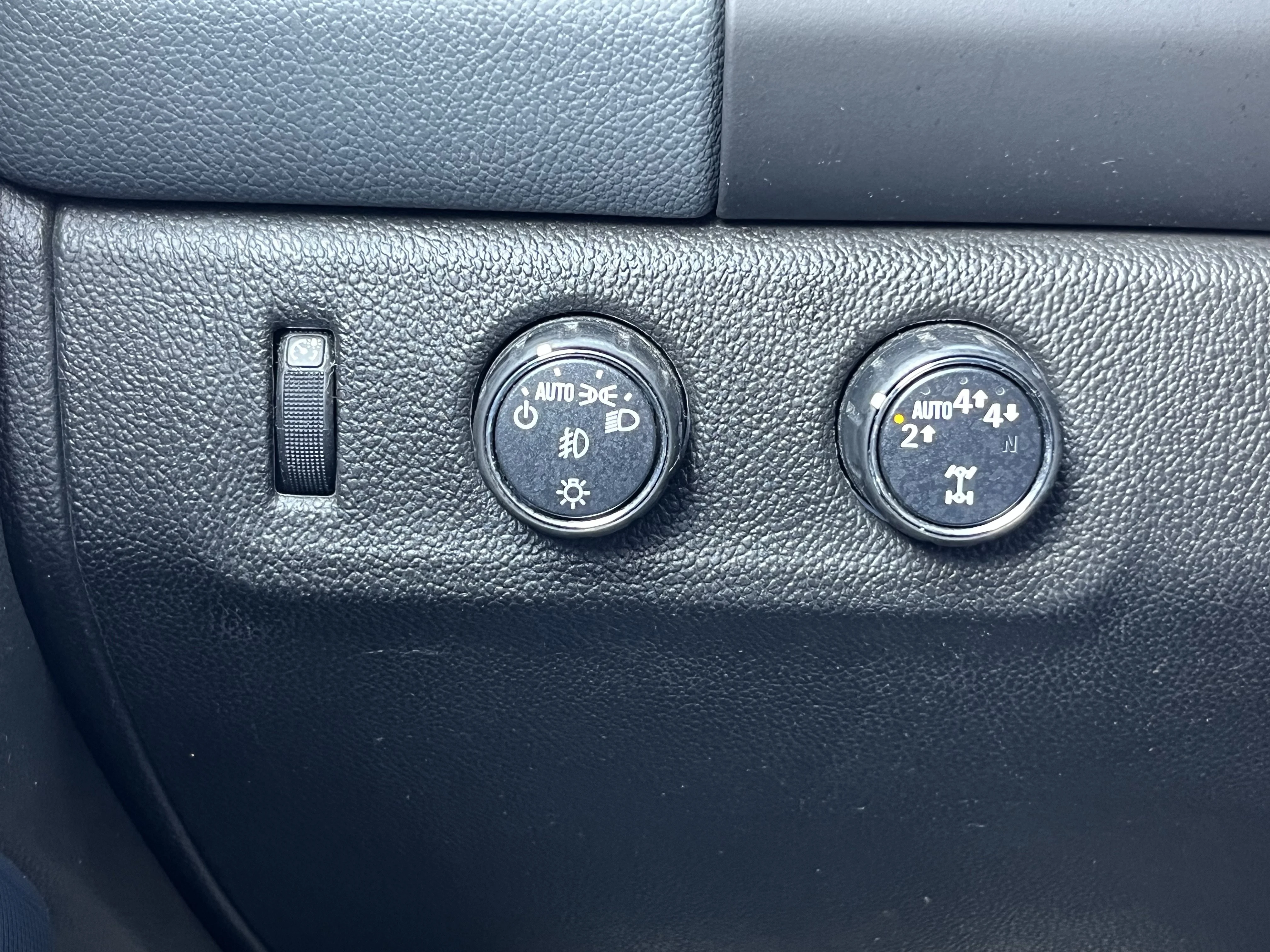 Used 2019 Pacific Blue Metallic Chevrolet Z71 image 38