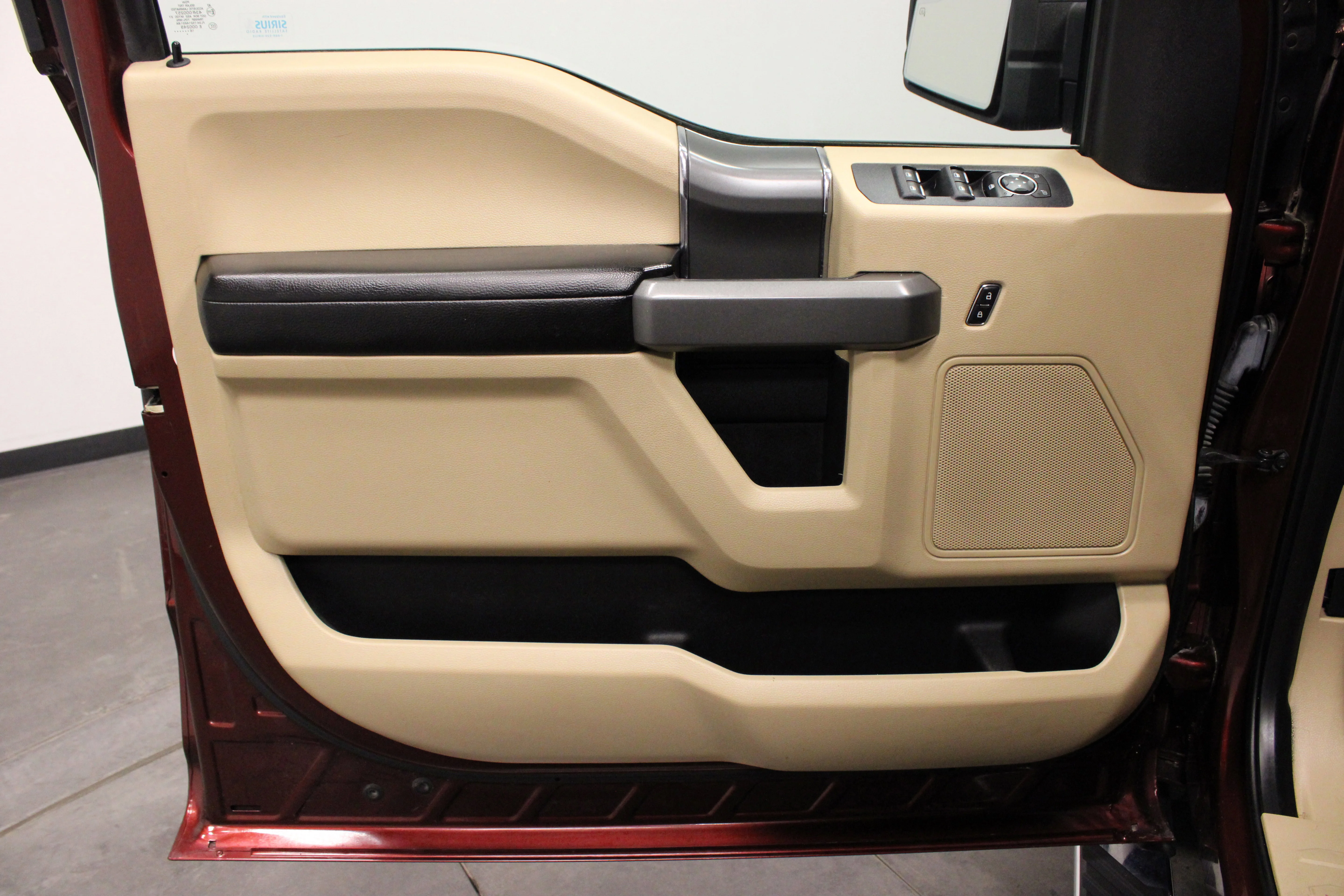 Used 2016 Bronze Ford XLT image 19