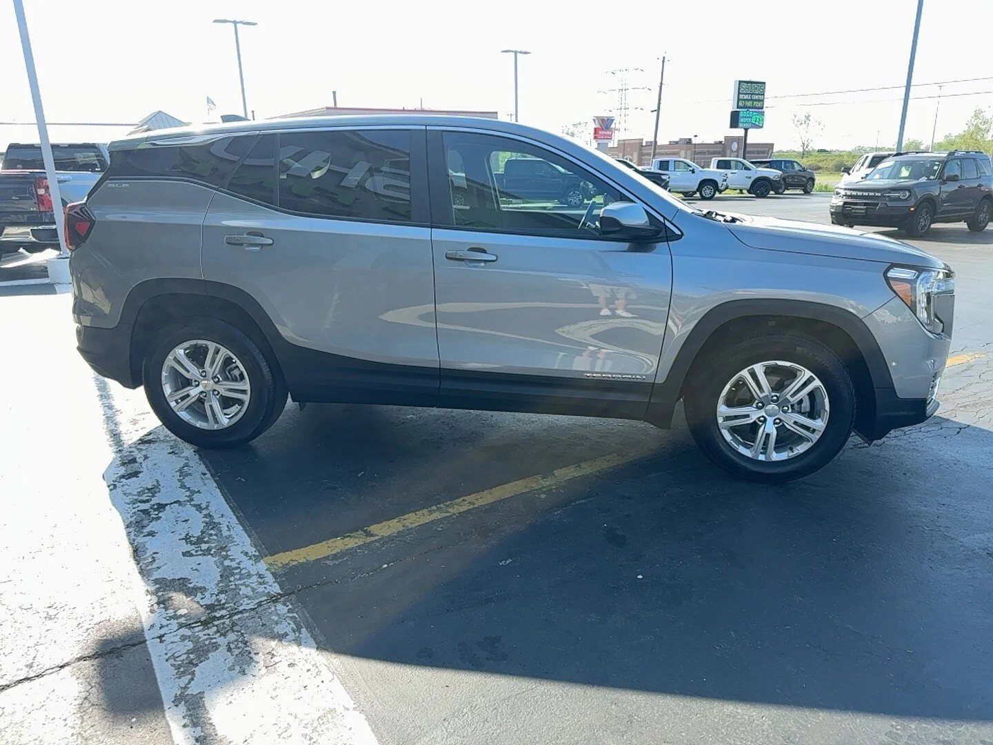 Used 2024 Sterling Metallic GMC SLE image 6