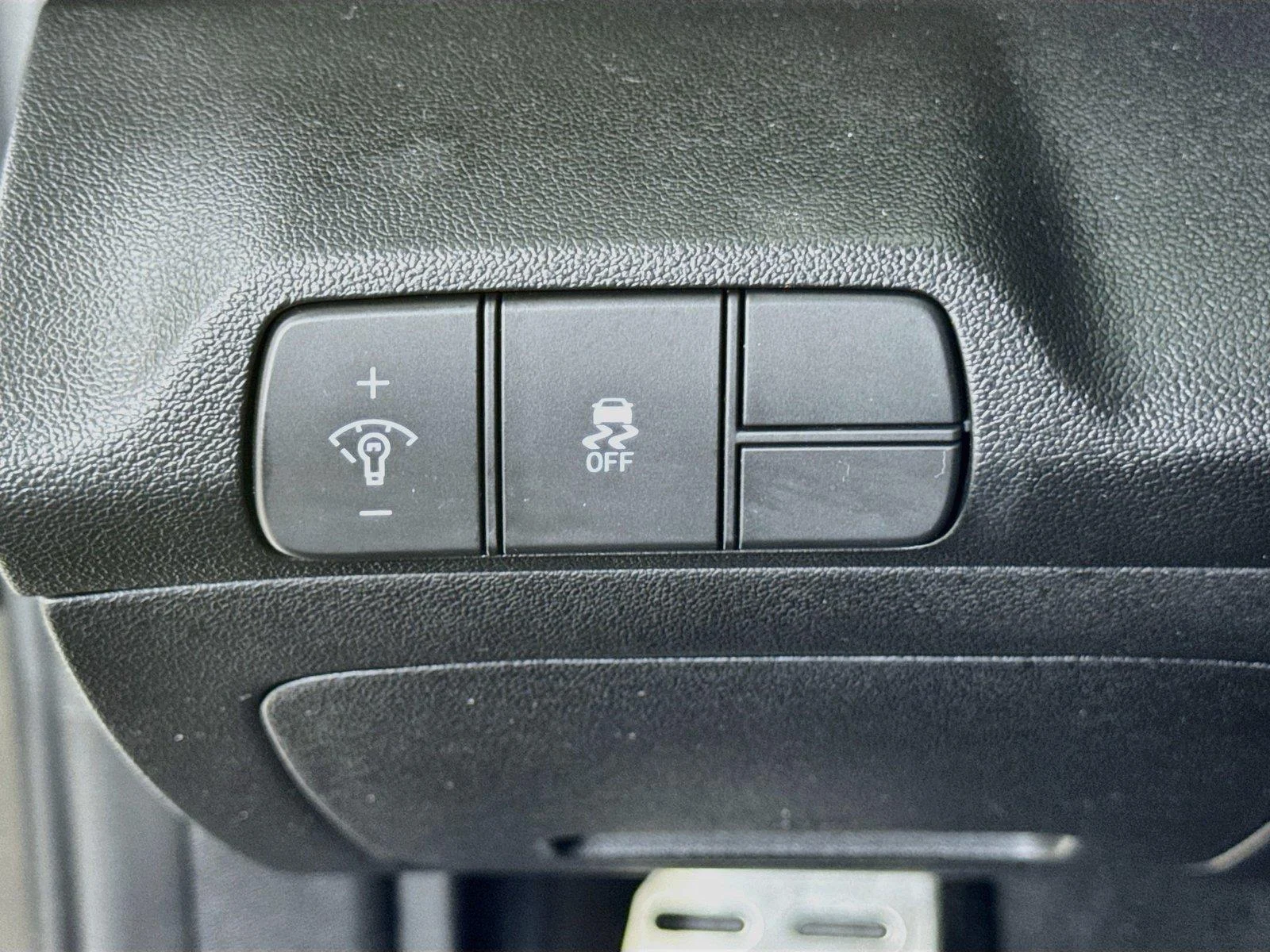 Used 2025 Abyss Black Hyundai SEL Sport image 10
