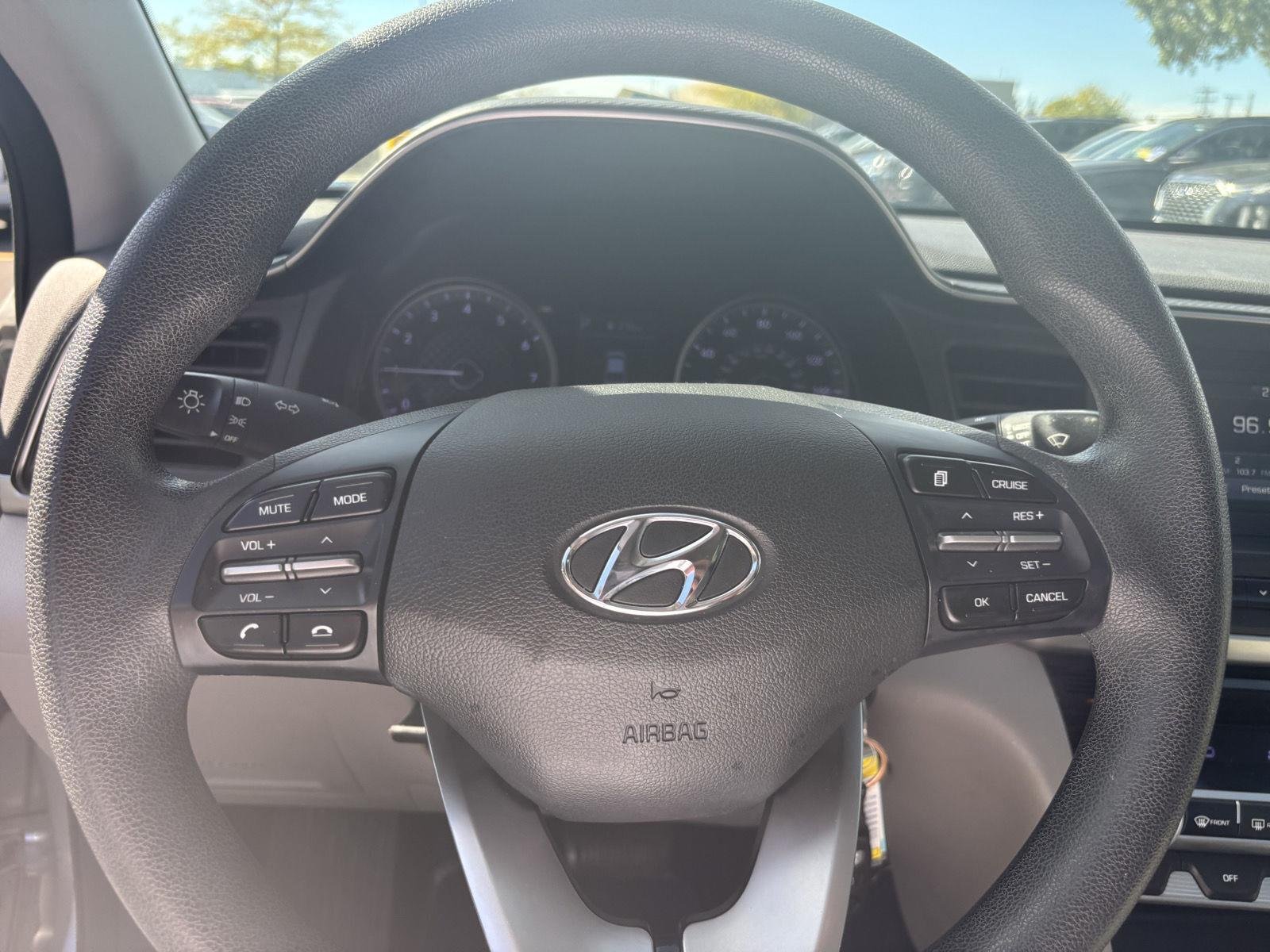 Used 2020 Stellar Silver Hyundai SE image 11