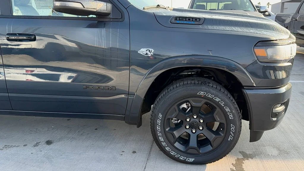 New 2026 Diamond Black Crystal Pearl-Coat Exterior Paint RAM Big Horn/Lone Star image 9