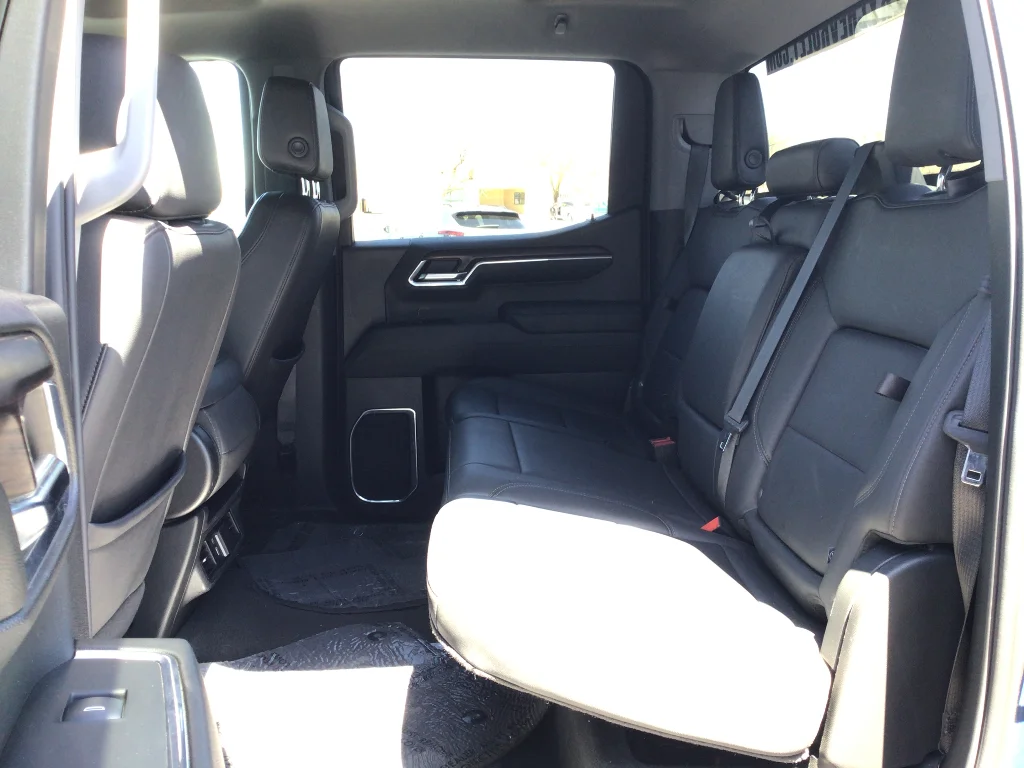 2024 GMC Sierra 1500 SLT - Photo 10