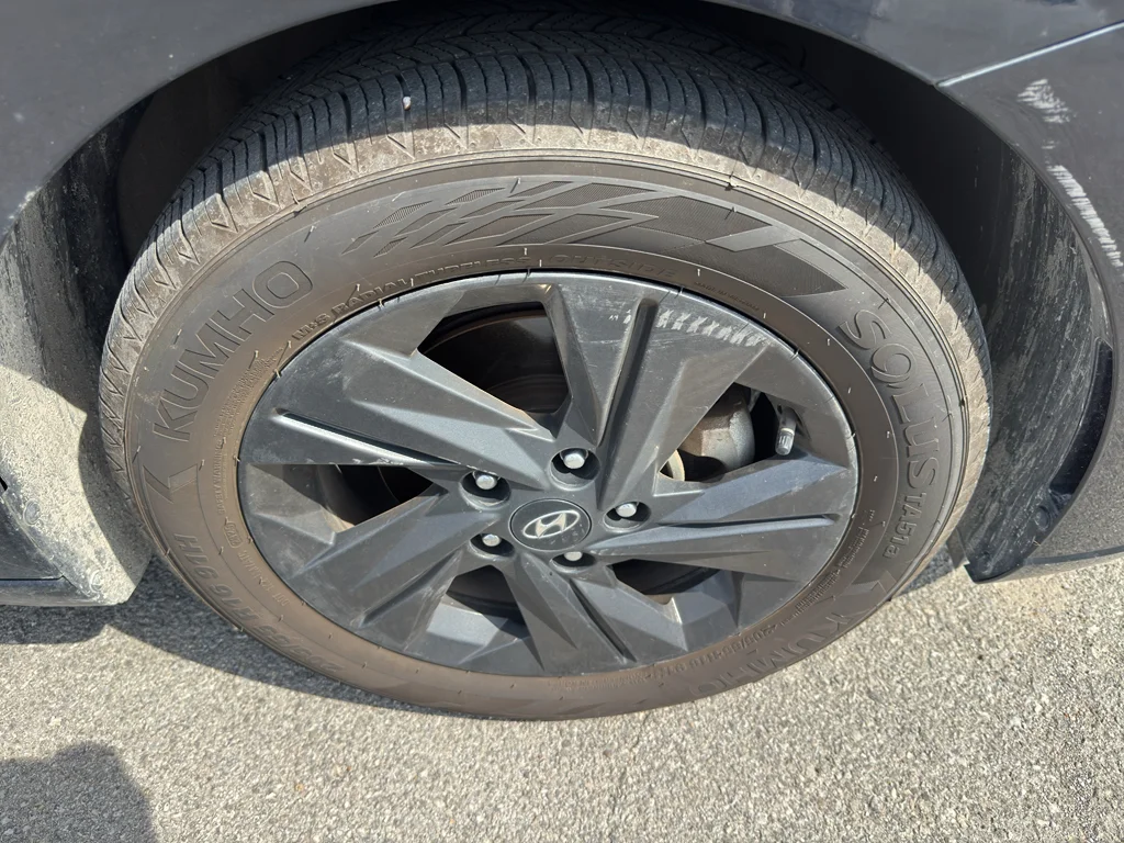 Used 2023 Onyx Black Hyundai SEL image 3