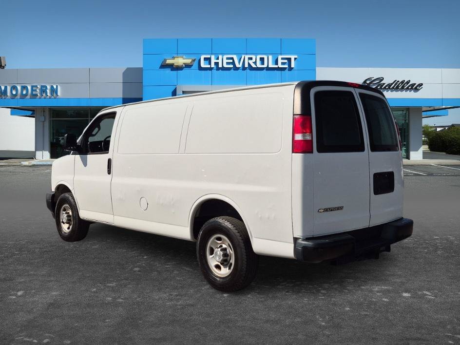 Used 2019 Summit White Chevrolet Work Van image 3