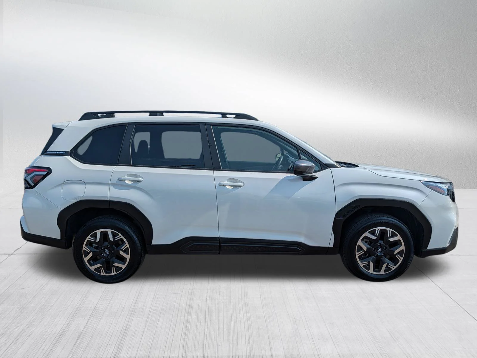 Used 2025 Crystal White Pearl Subaru Premium image 8