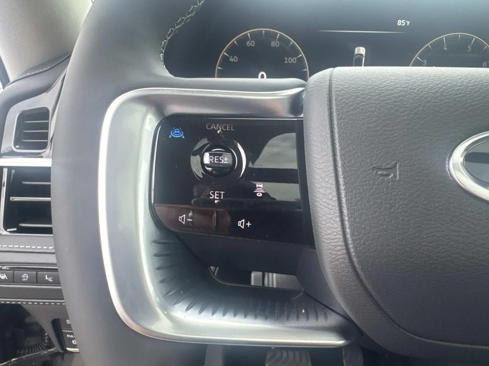 2026 INFINITI QX80 Luxe - Photo 17