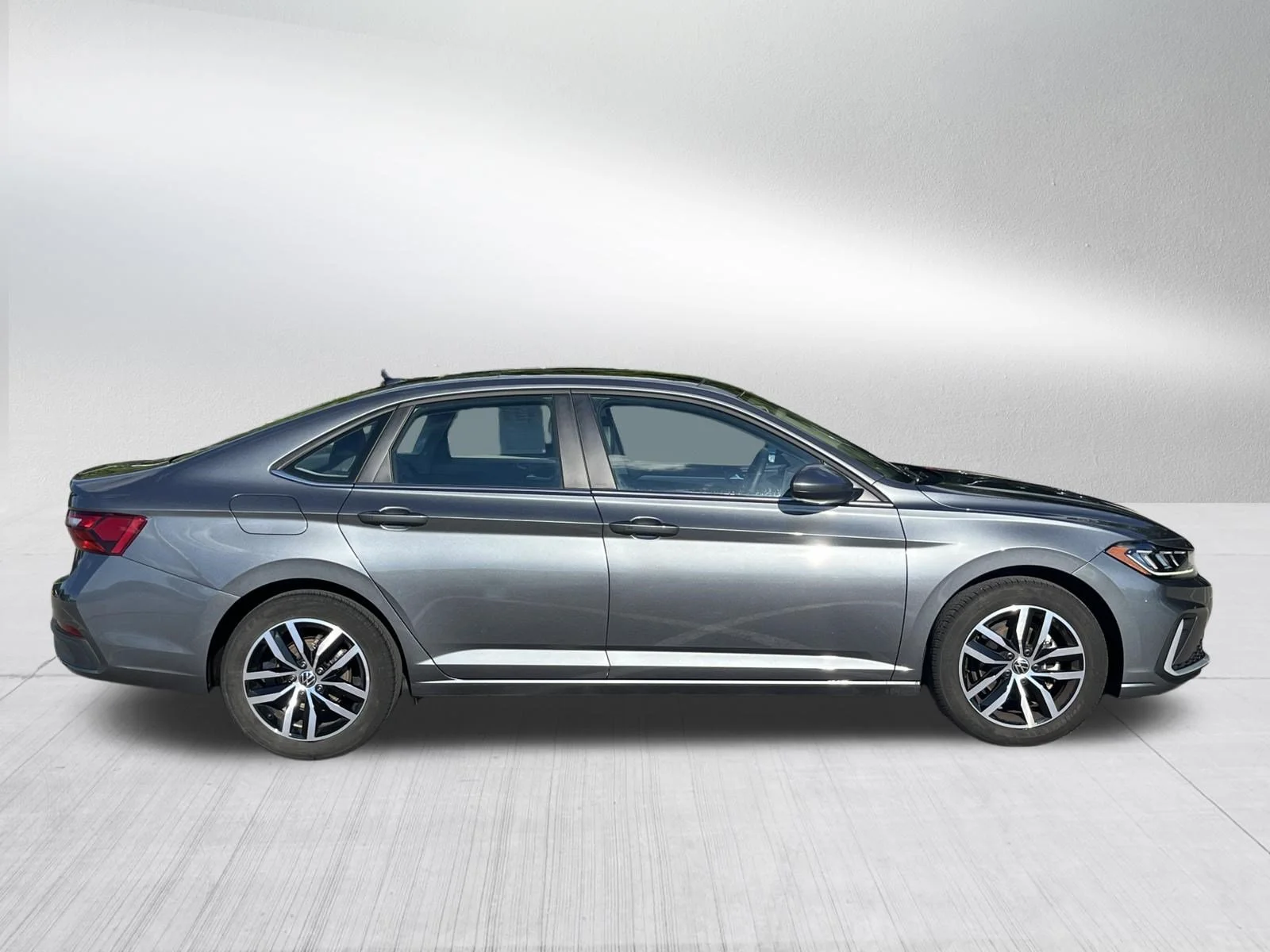 Used 2025 Platinum Gray Metallic Volkswagen SE image 8