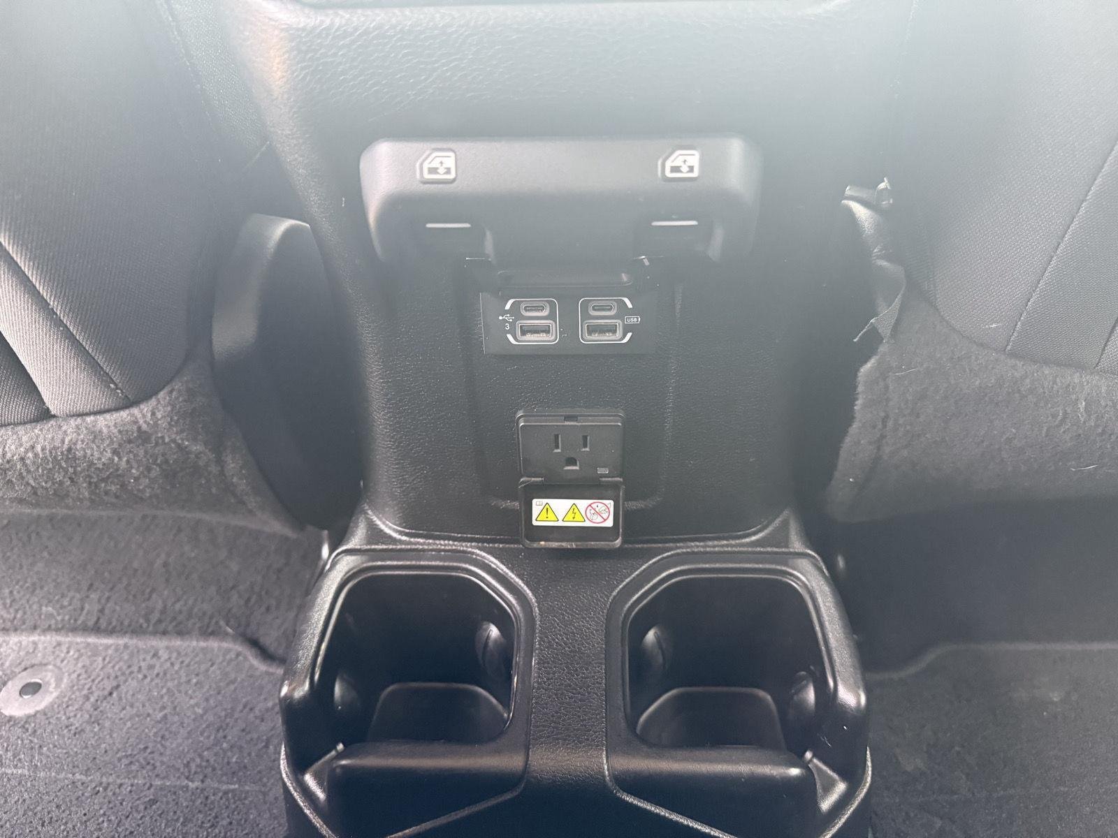 Used 2020 Granite Crystal Metallic Jeep Sahara image 22