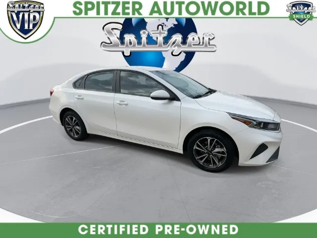 Used 2024 White Kia LXS image 17