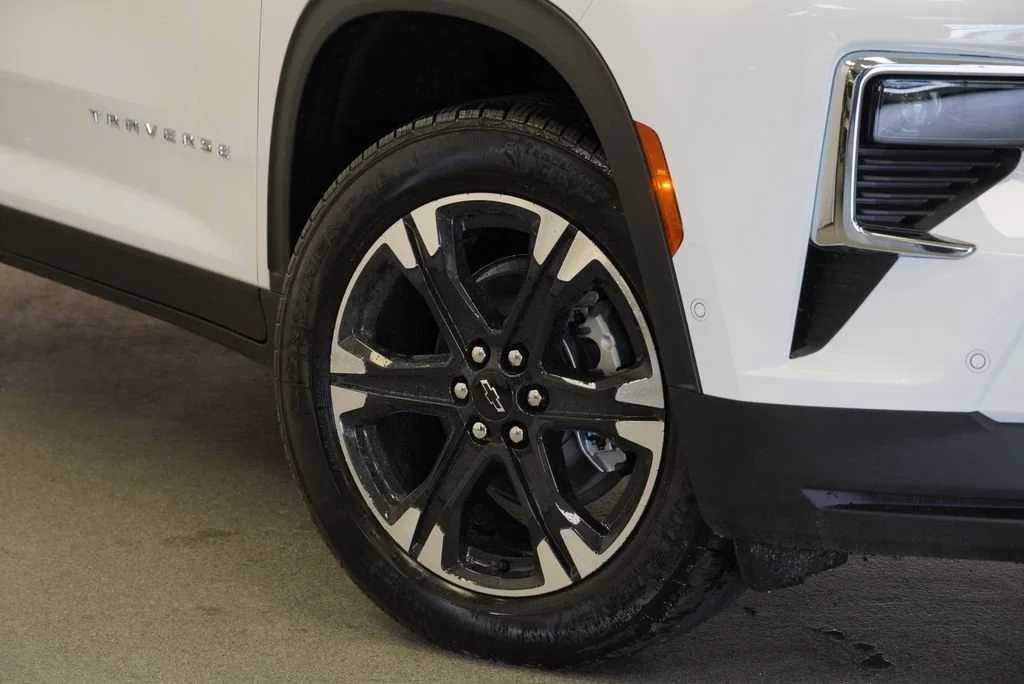 New 2027 Summit White Chevrolet LT image 10