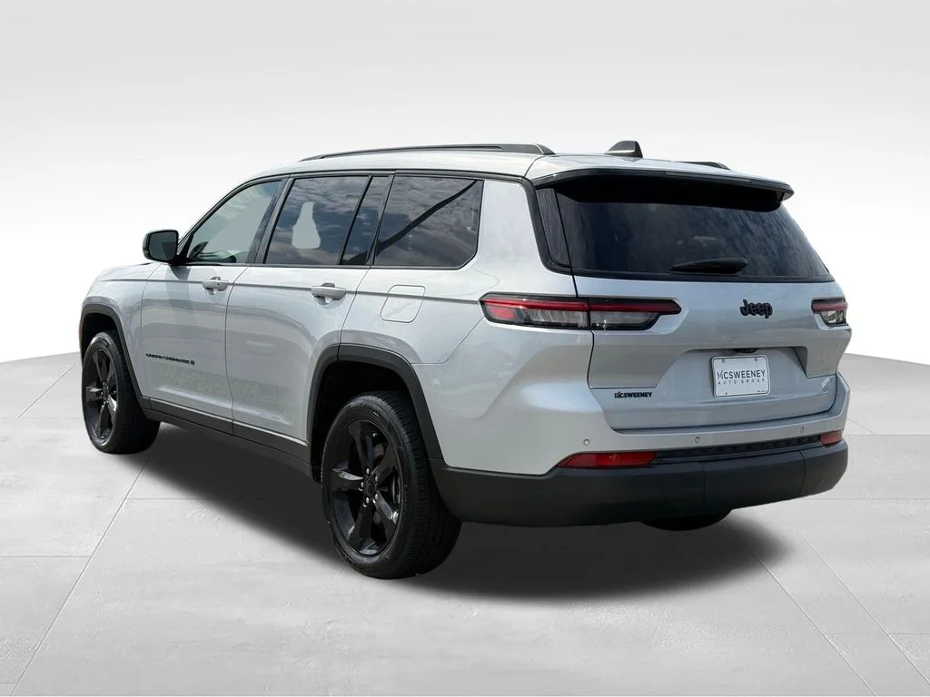 Used 2024 Silver Jeep Altitude X image 3