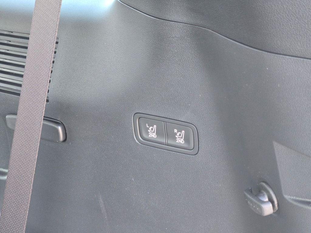 New 2027 White Hyundai SEL AWD image 11