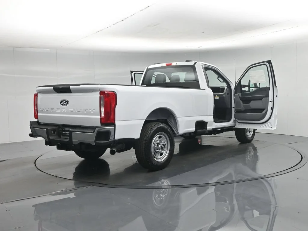 New 2027 Oxford White Ford XL image 24