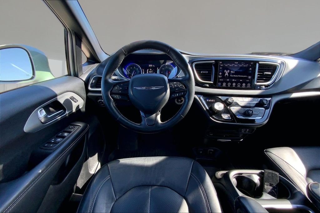 Used 2020 Luxury White Pearlcoat Chrysler Touring L Plus image 5