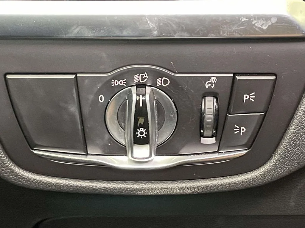 Used 2023 Gray BMW xDrive30i image 34