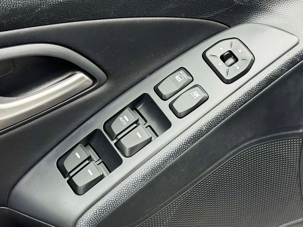 Used 2012 Silver Hyundai Limited image 29