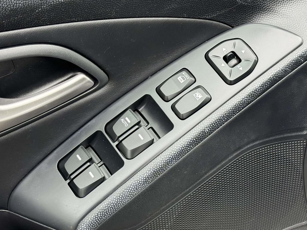 Used 2012 Silver Hyundai Limited image 29