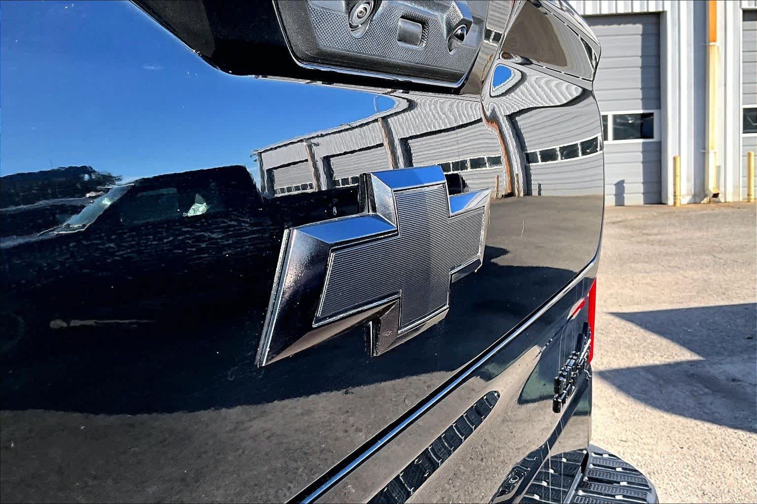 Used 2024 Black Chevrolet High Country image 33