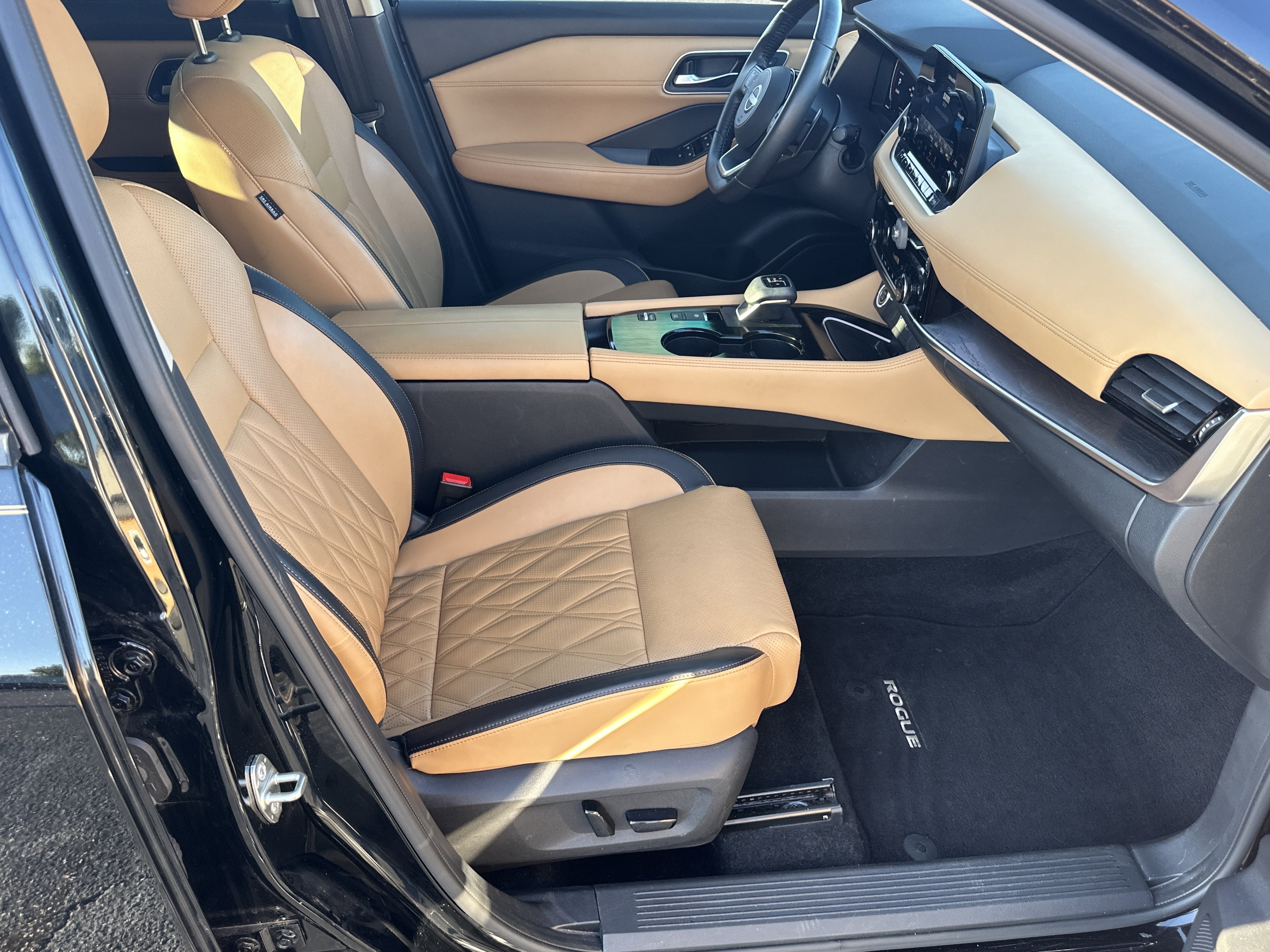 Used 2023 Super Black Nissan Platinum image 15