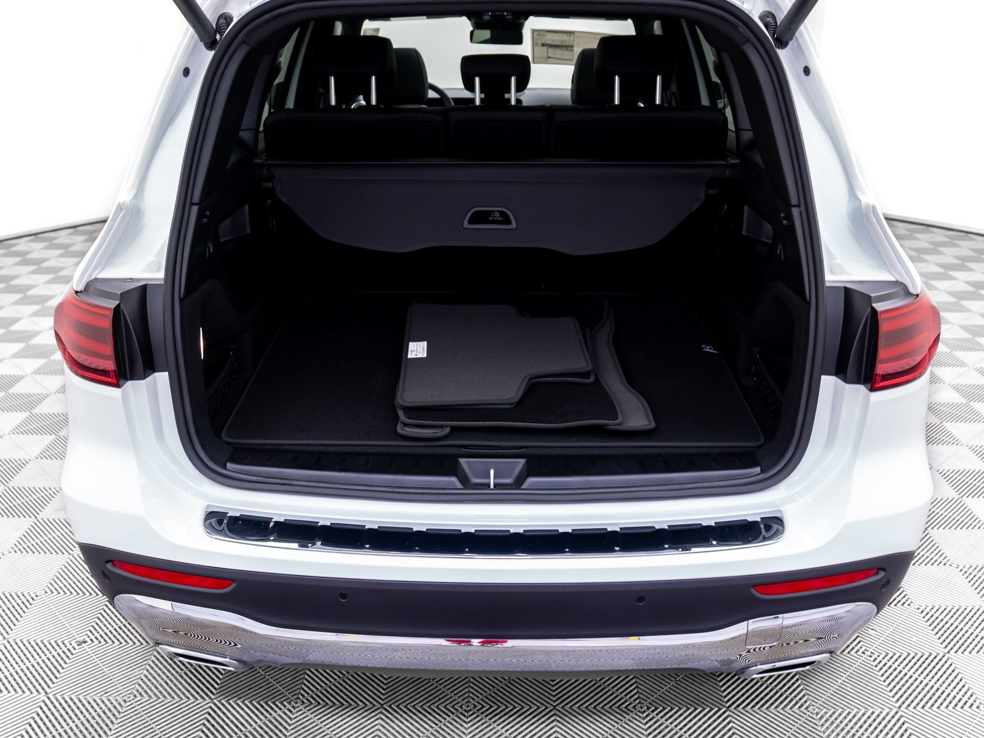 New 2026 Polar White Mercedes-Benz GLB 250 image 65
