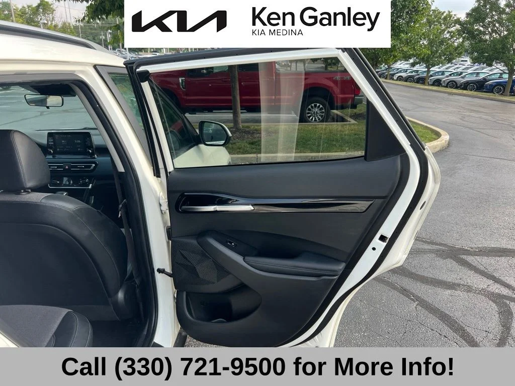 Used 2021 White Kia S image 50