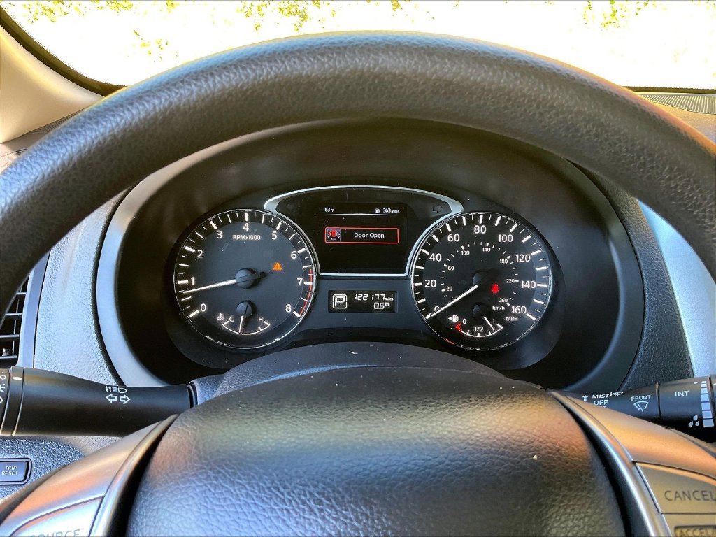 Used 2015 Black Nissan 2.5 S image 15