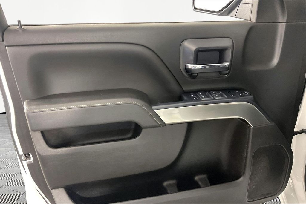 Used 2019 White Chevrolet LT image 18
