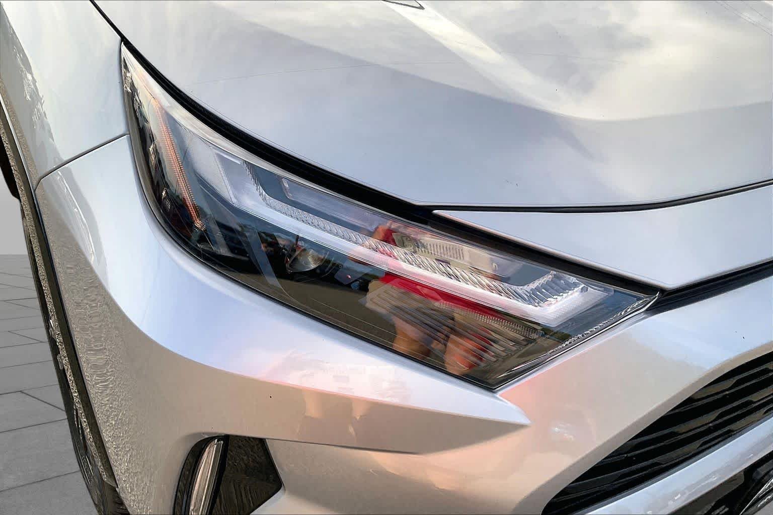 Used 2025 Silver Sky Metallic/Midnight Black Metallic Toyota Hybrid XSE image 28