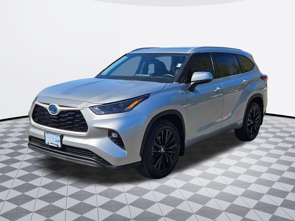 Used 2022 Celestial Silver Metallic Toyota XLE image 1