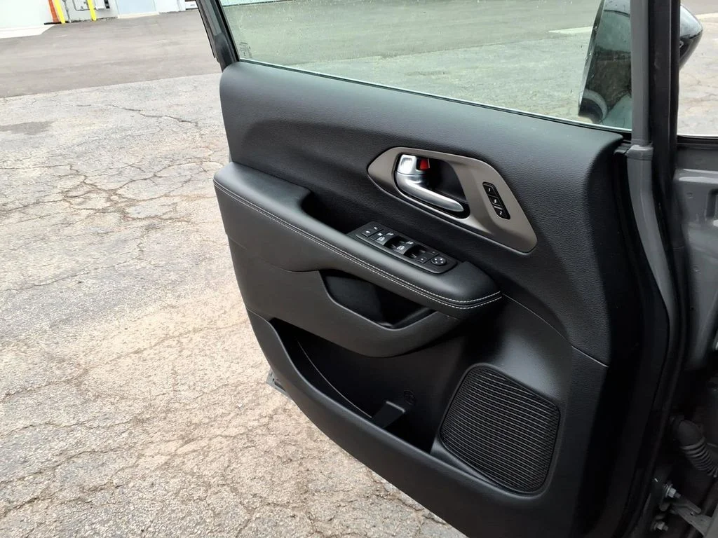 2025 Chrysler Pacifica Select - Photo 24