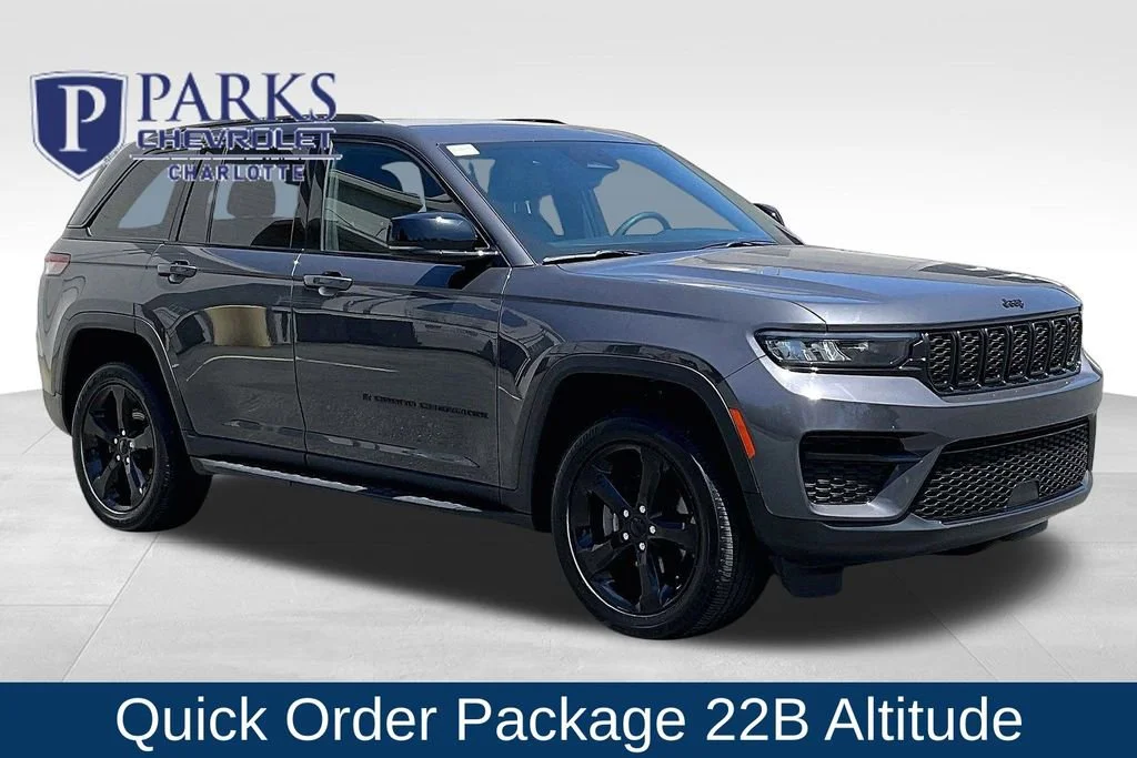 Used 2023 Gray Jeep Altitude 4x4 image 1