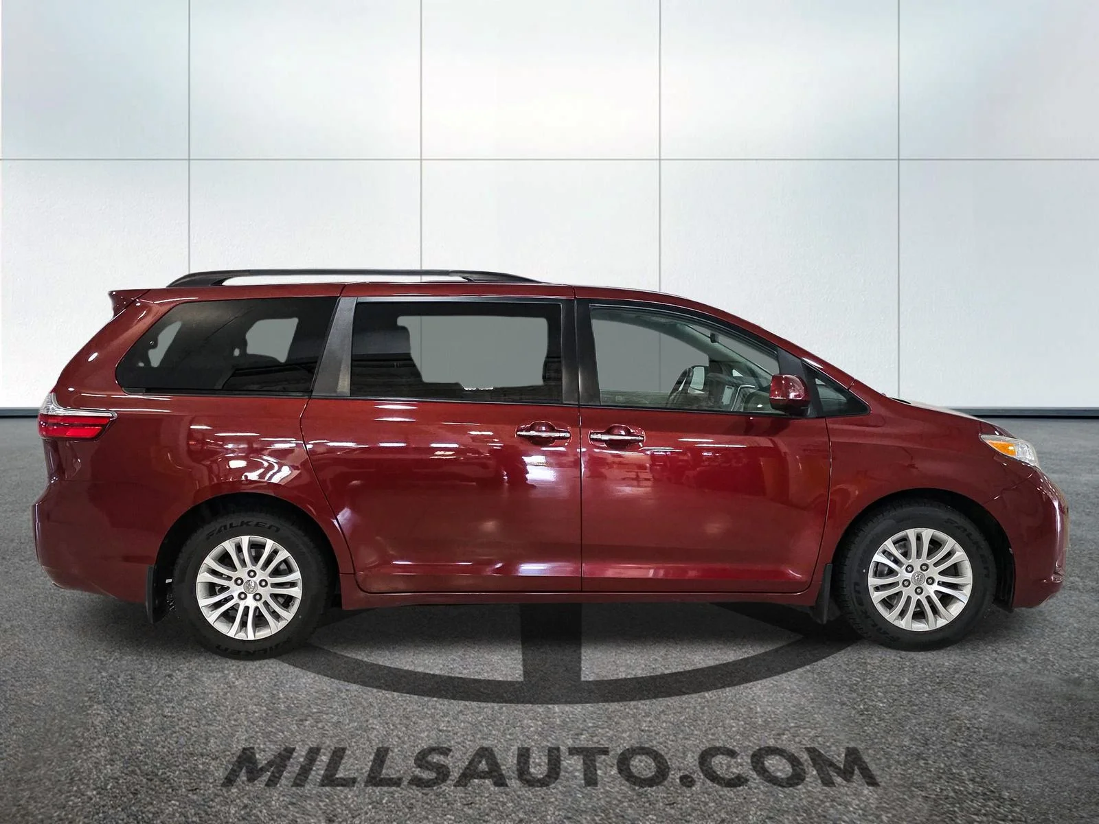 Used 2016 Red Toyota XLE image 9