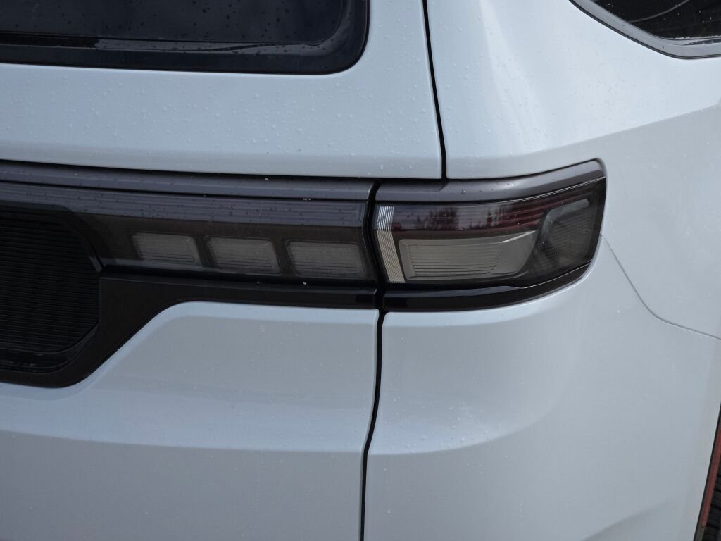 New 2026 Bright White Clear-Coat Exterior Paint Jeep Summit Obsidian image 14
