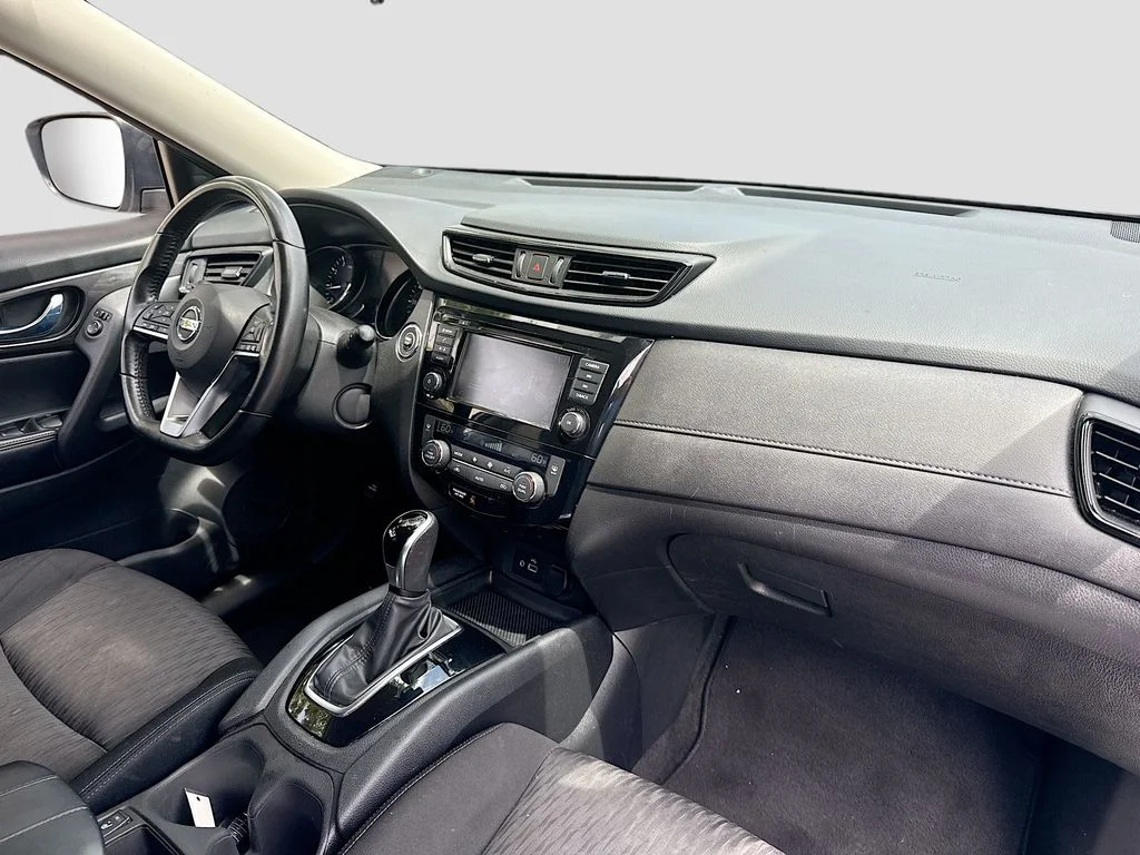 Used 2019 Silver Nissan SV image 29