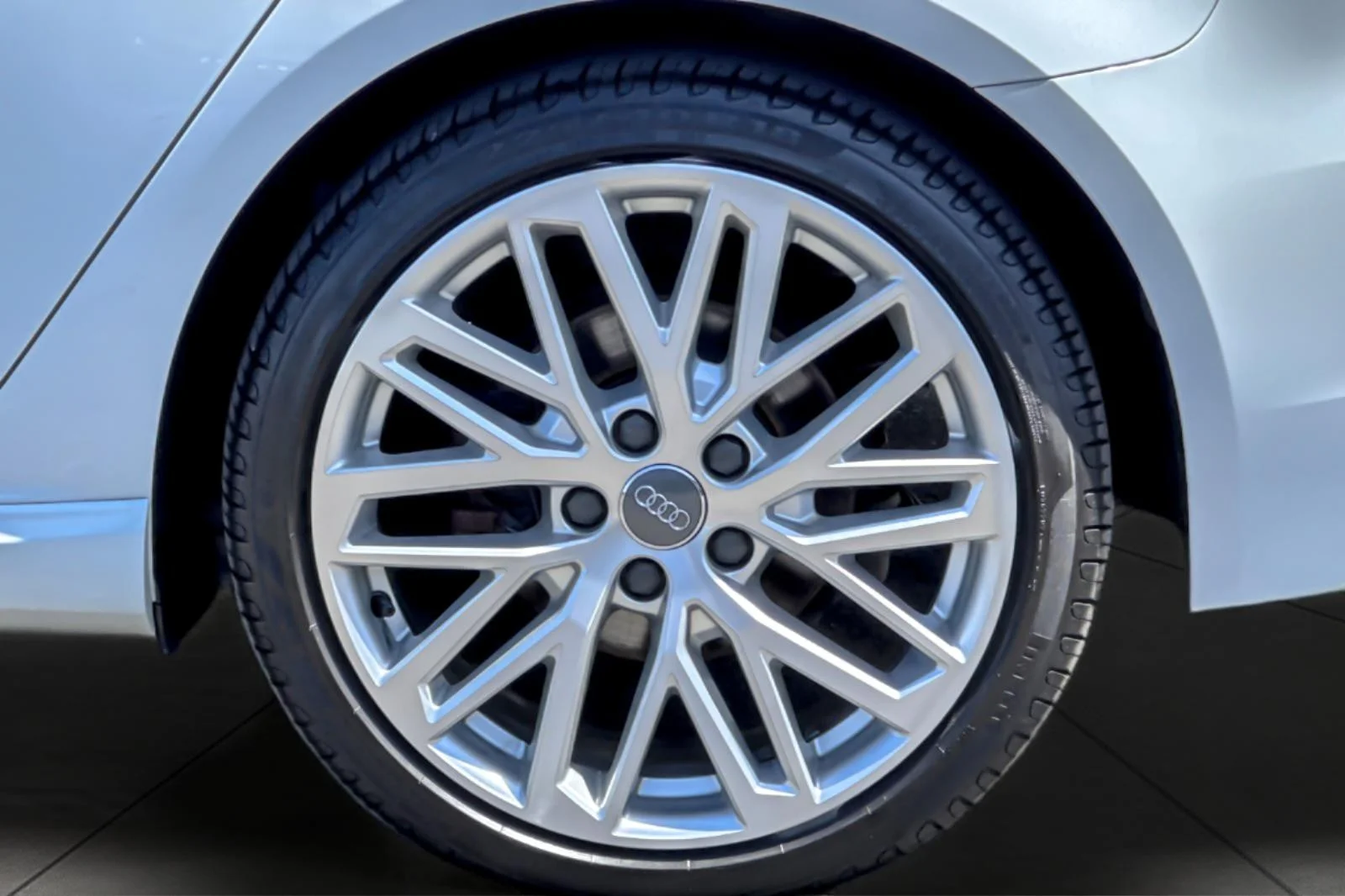 Used 2018 WHITE METALLIC Audi Premium image 25