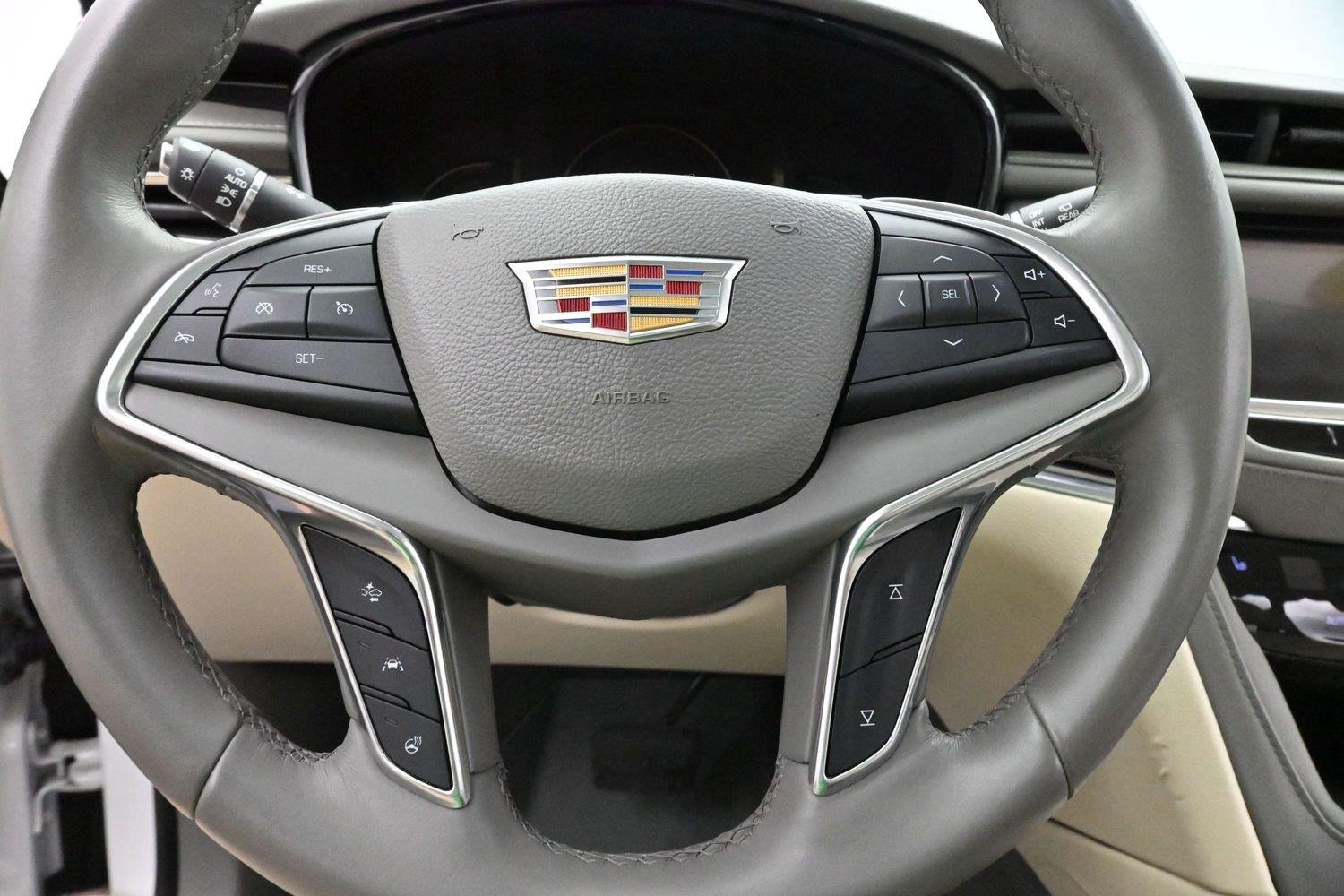 Used 2017 CRYSTAL WHITE TRICOAT Cadillac Luxury FWD image 19