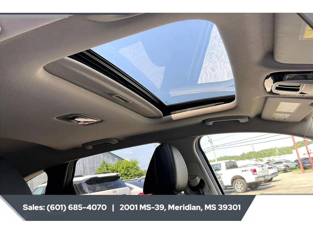 Used 2025 SERENITY WHITE PEARL Hyundai SEL Convenience image 16