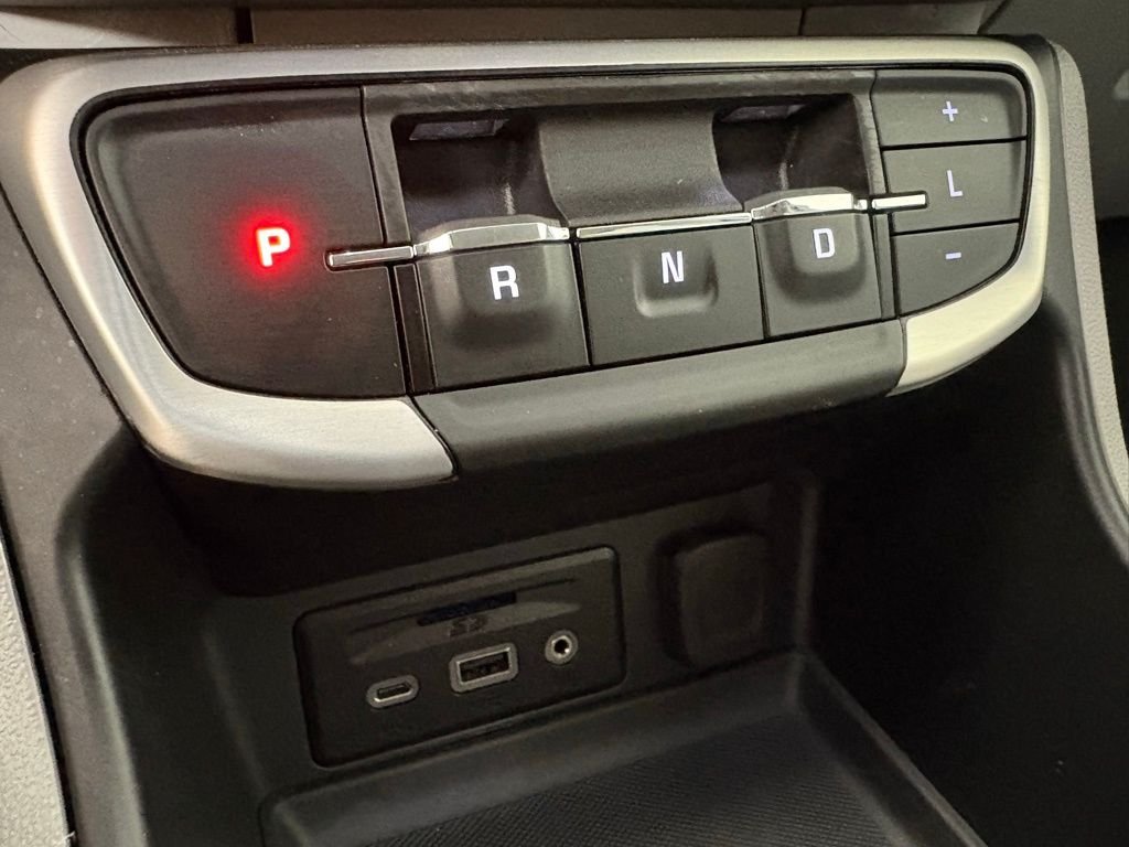 Used 2024 White GMC SLT image 39