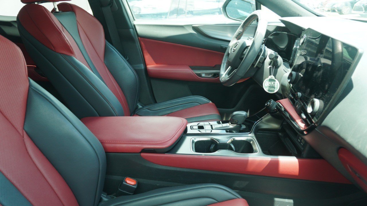 Used 2024 White Lexus NX 350 F SPORT Handling image 9