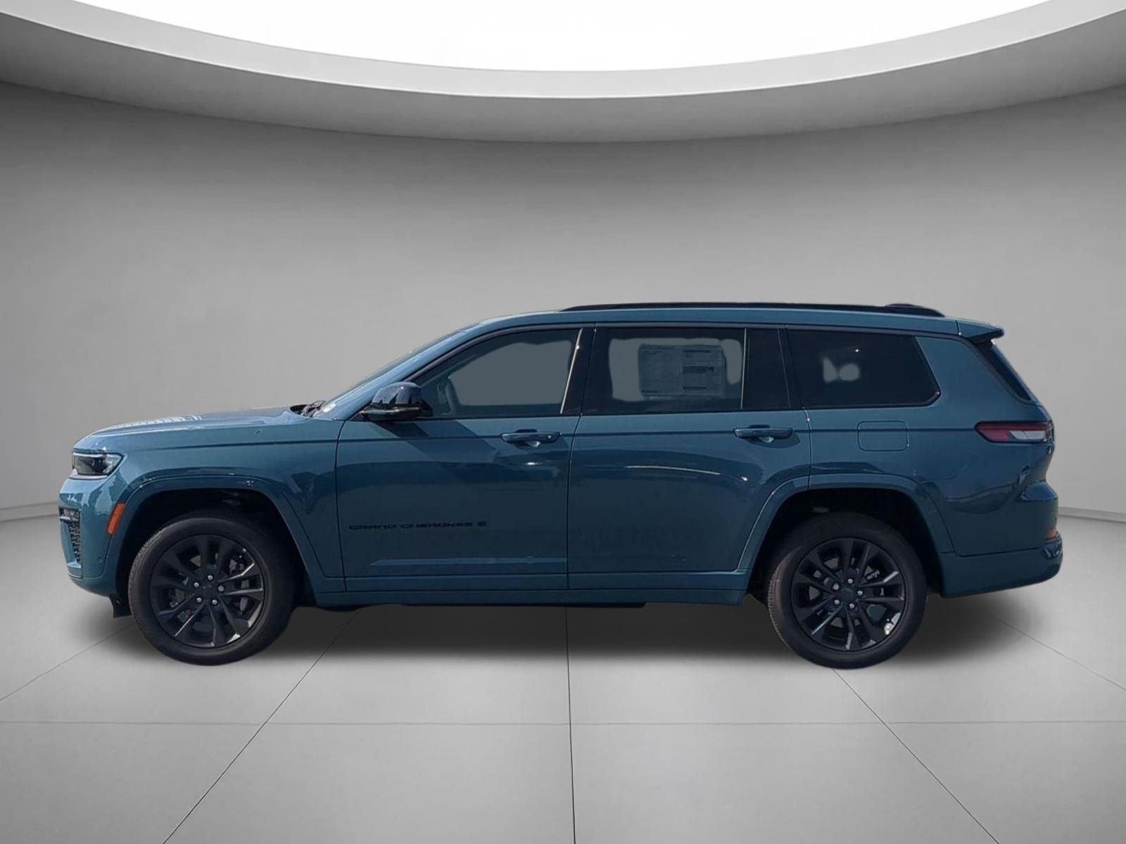 New 2026 Steel Blue Exterior Paint Jeep Limited Reserve image 2