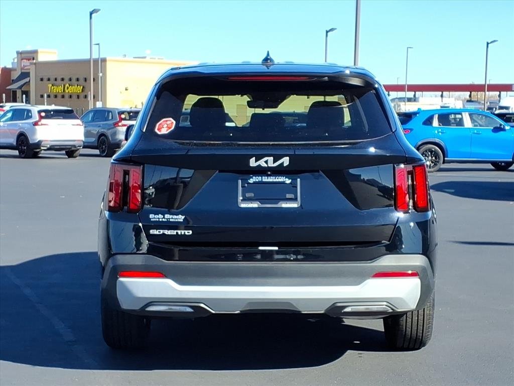2024 Kia Sorento LX photo 3