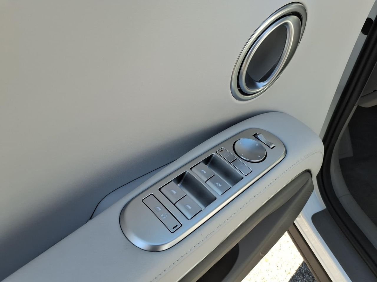New 2026 Creamy White Pearl Hyundai SEL AWD image 25