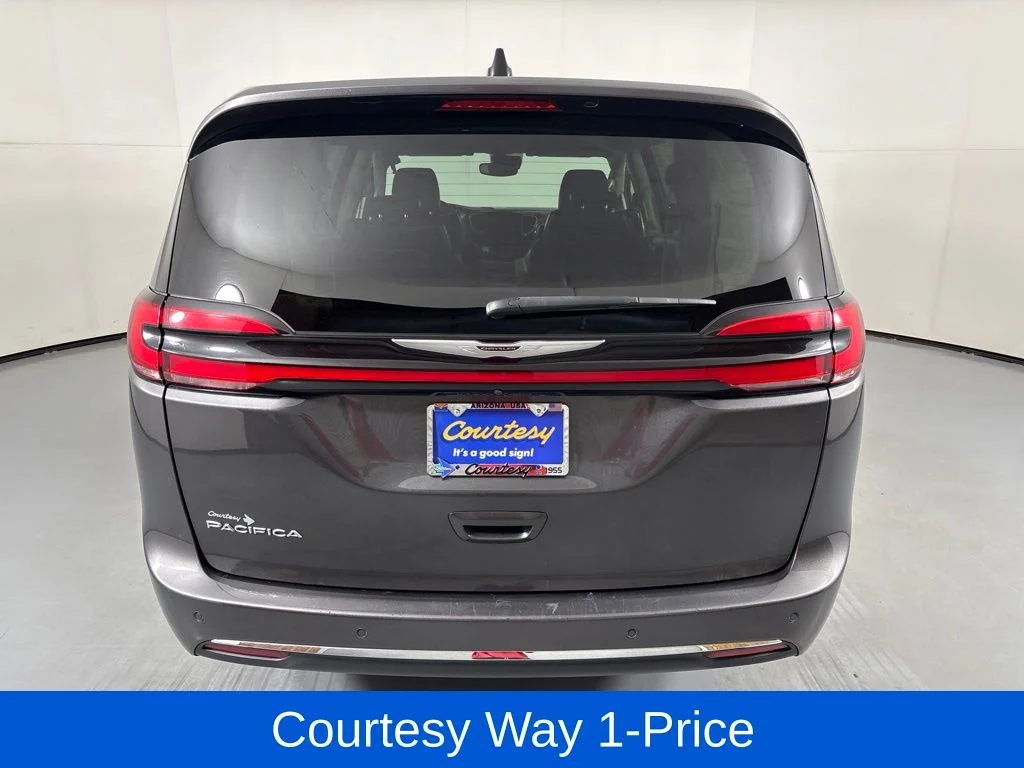 Used 2023 Gray Chrysler Touring L image 9