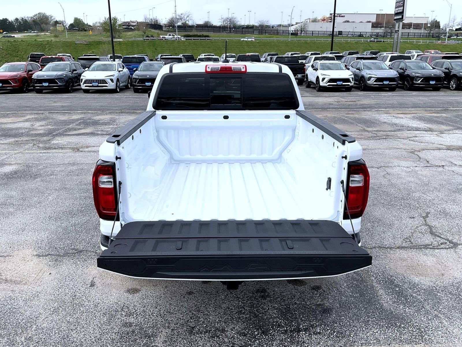 New 2026 Summit White GMC AT4 image 21